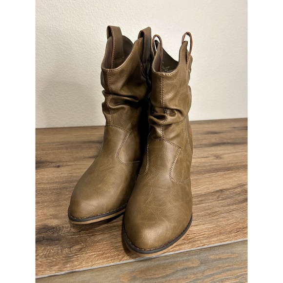 Charles Albert Boots - Picture 4 of 10